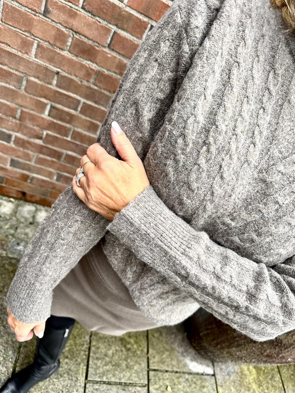 VIRELLI HIGHNECK L/S CABLE KNIT TOP Brun
