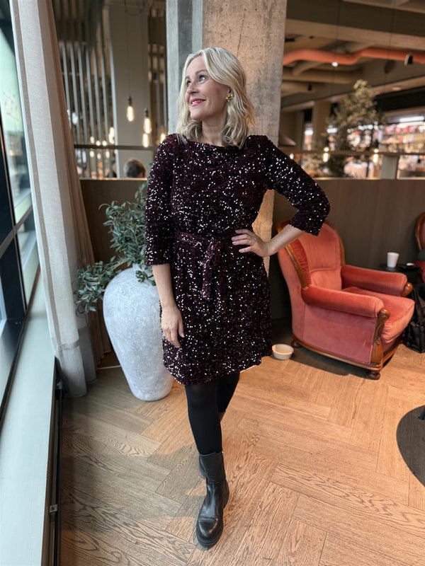 FAITH BOATNECK DRESS Burgunder