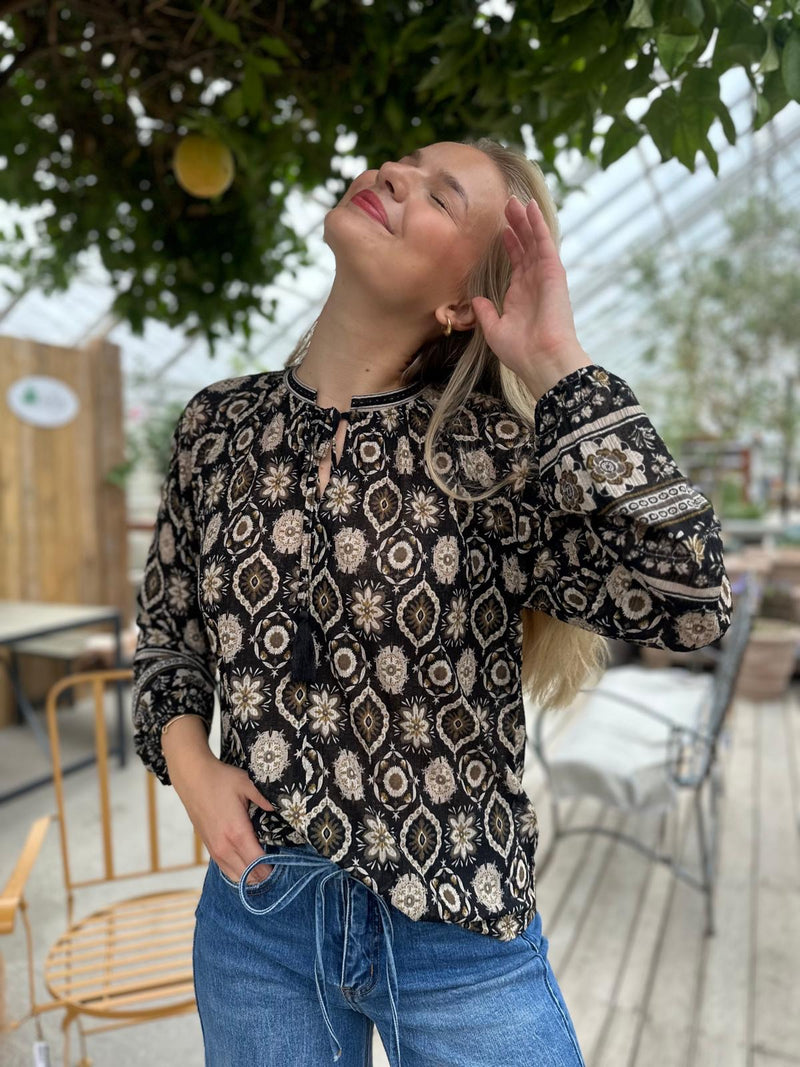 NOMES BLOUSE Sort Og Beige
