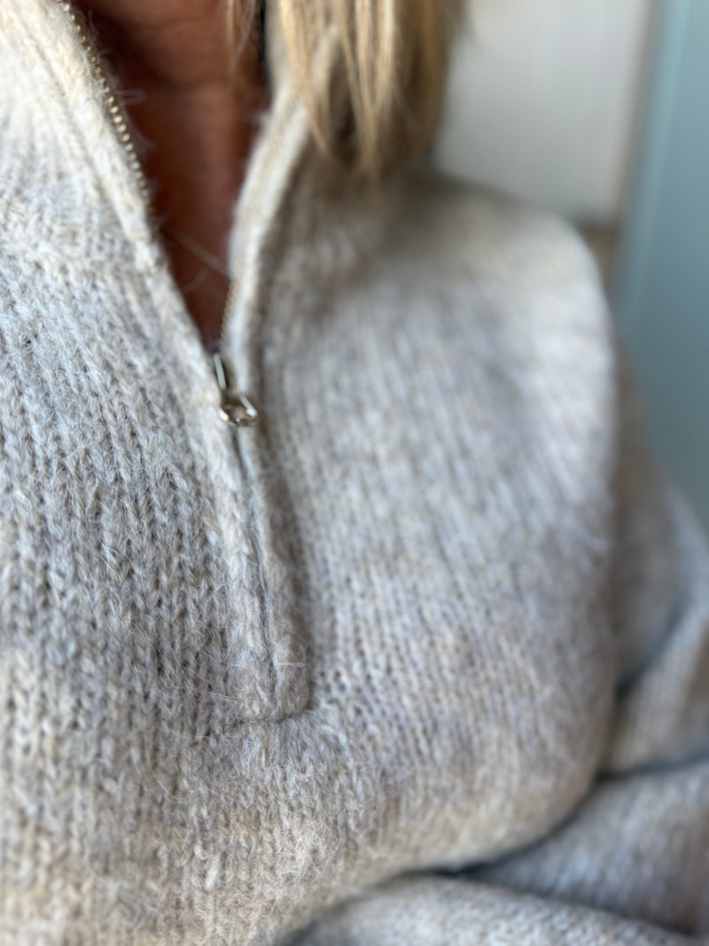 Ladie`s Oversized Sweather Beige