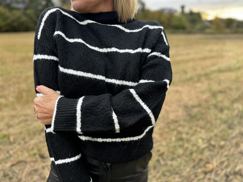 Hara-pullover Svart Med Hvite Striper