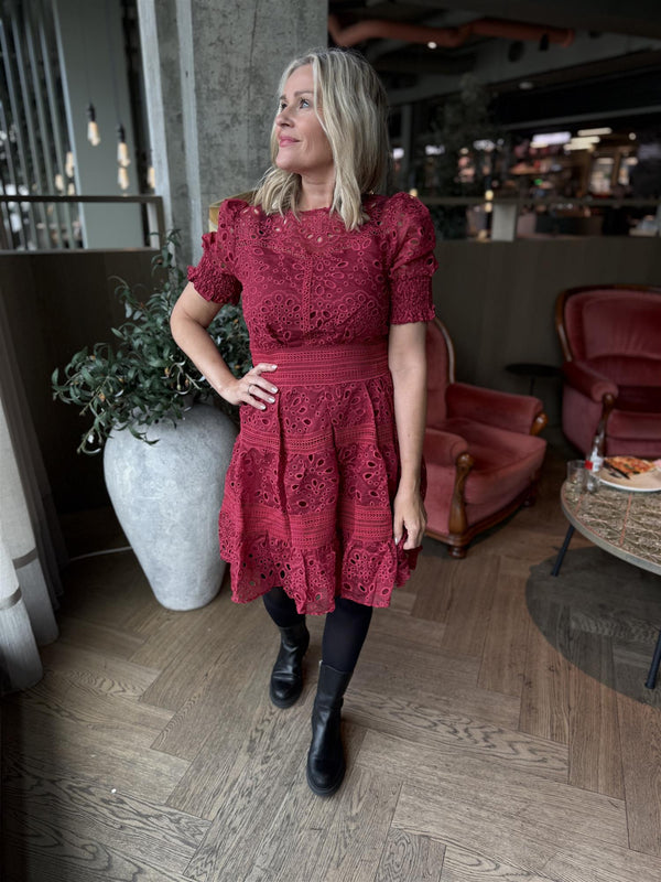Eloise Lace Burgunder