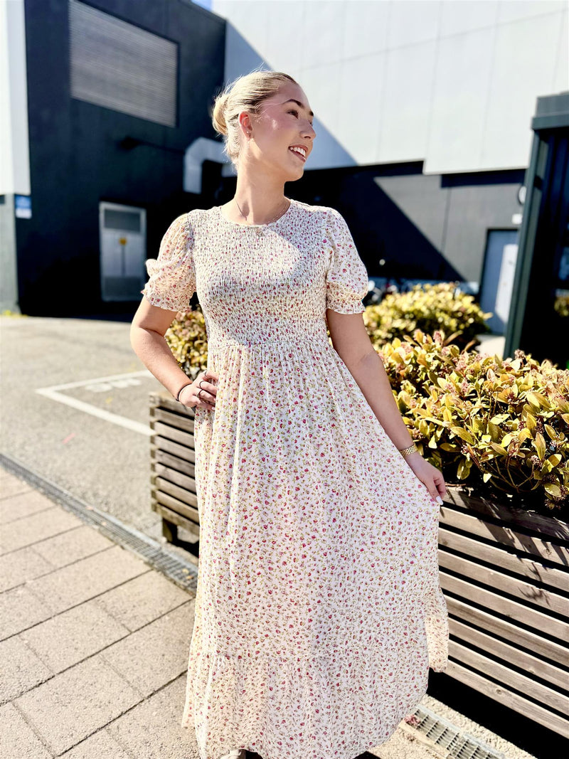 VIGREIS ANCLE DRESS Offwhite Med Rosa Blomster