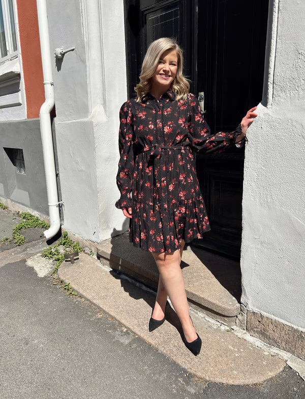 CLO SHIRT DRESS Sort M. Blomster