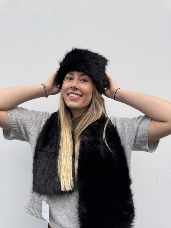 ANGELA FUSKEPELS Sort