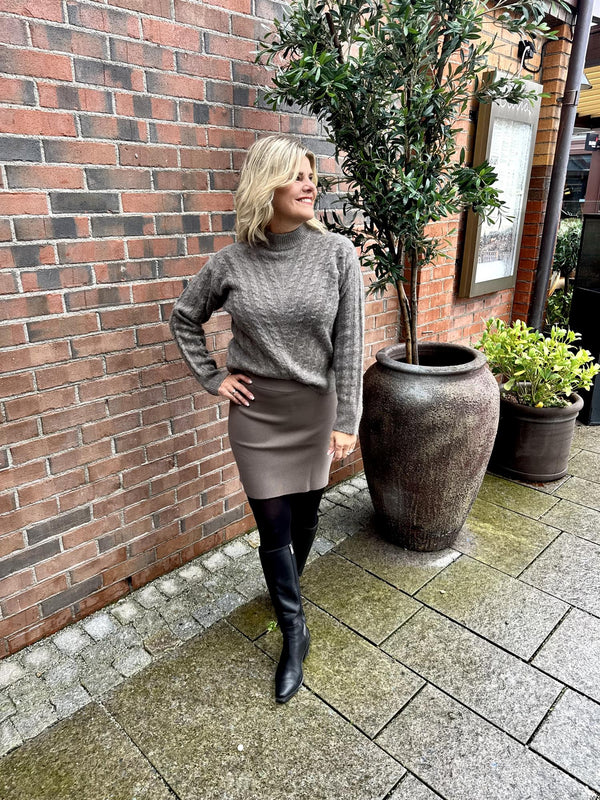VIRELLI HIGHNECK L/S CABLE KNIT TOP Brun