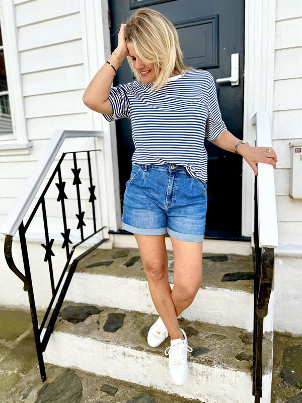 MIRJANA SHORTS Medium Jeansblå