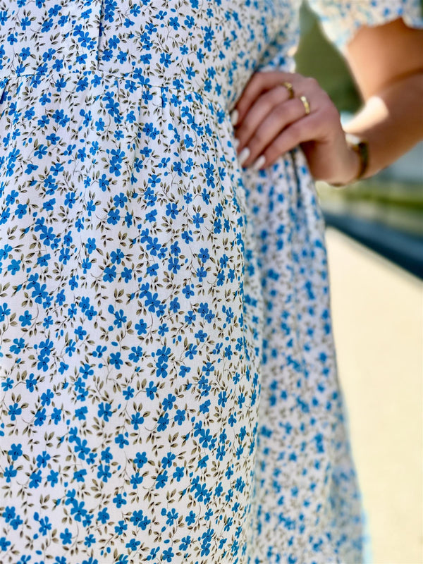 KATY SHIRT DRESS Hvit Med Blå Blomster