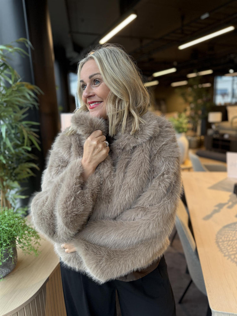 ALEXA FUR JACKET Lysbrun