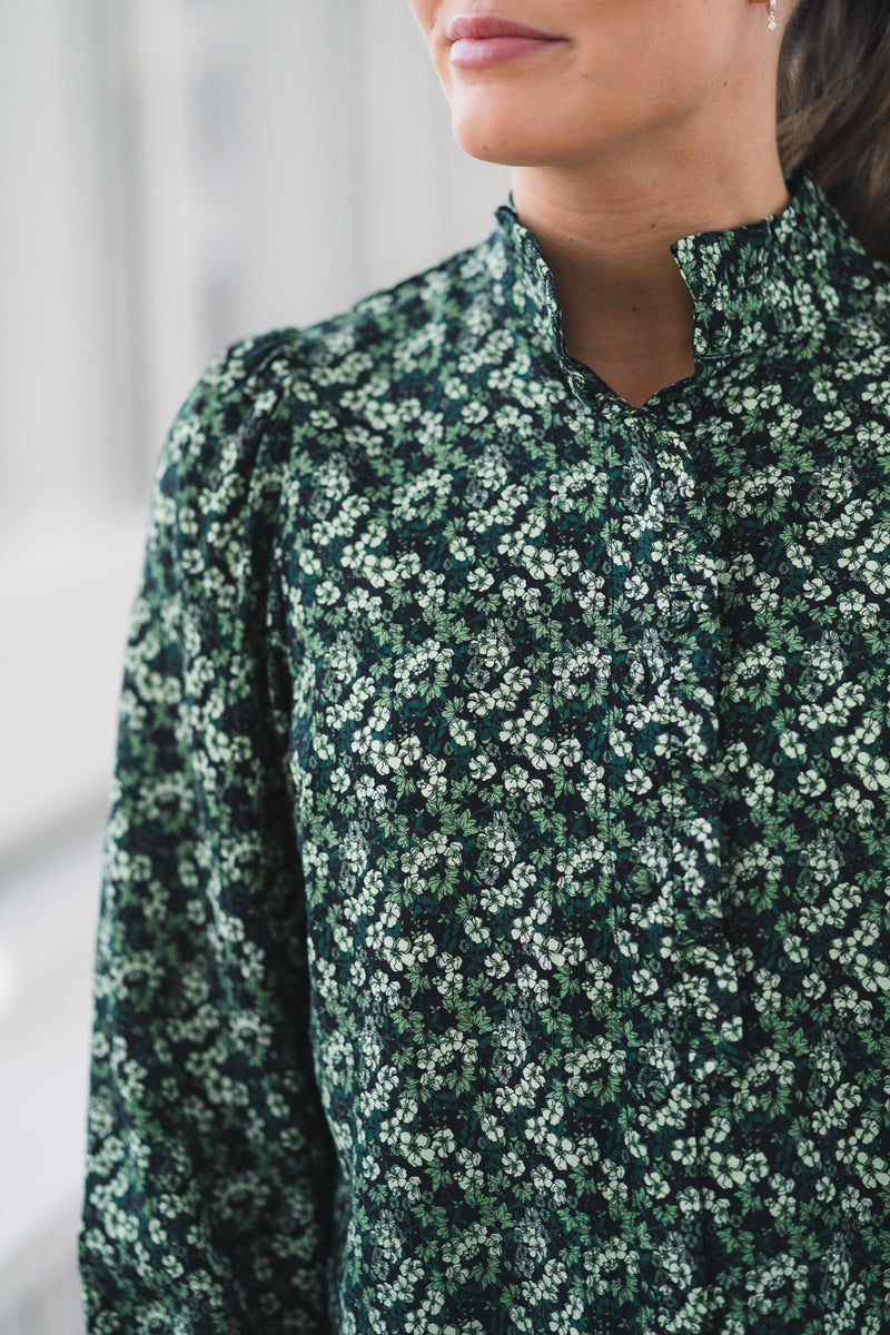 ASTRID SHIRT Sort Med Grønne Blomster