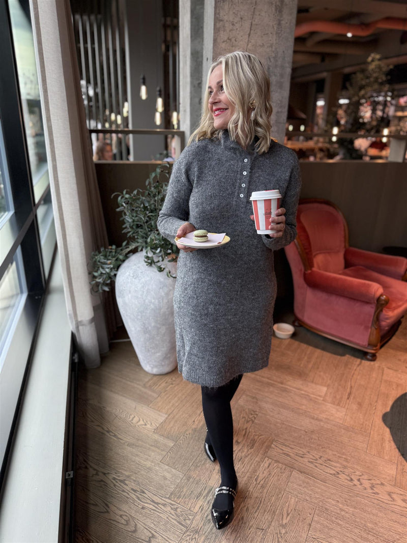 Nynni Highneck Knit Dress Grå Melert