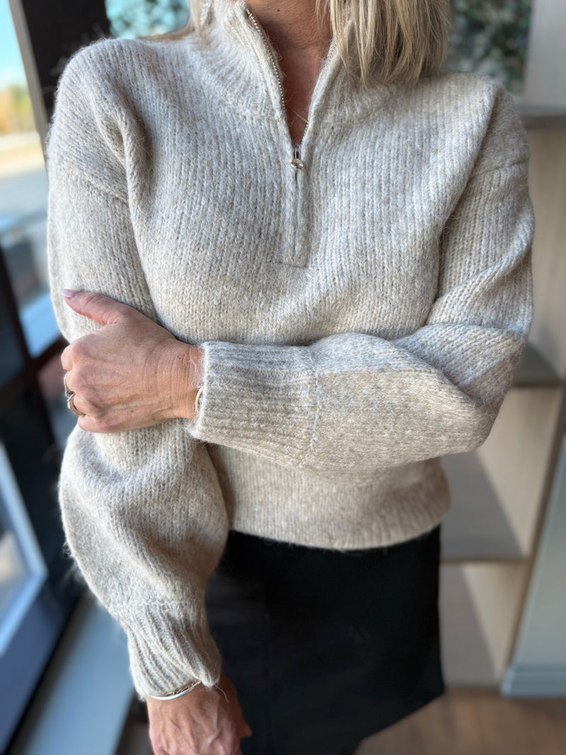 Ladie`s Oversized Sweather Beige