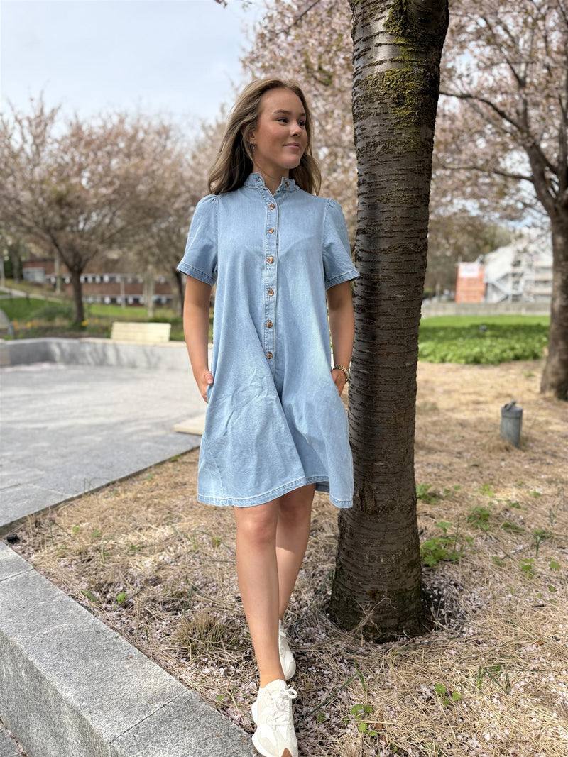 JOLENE 2/4 SHIRT DRESS Lys Jeansblå