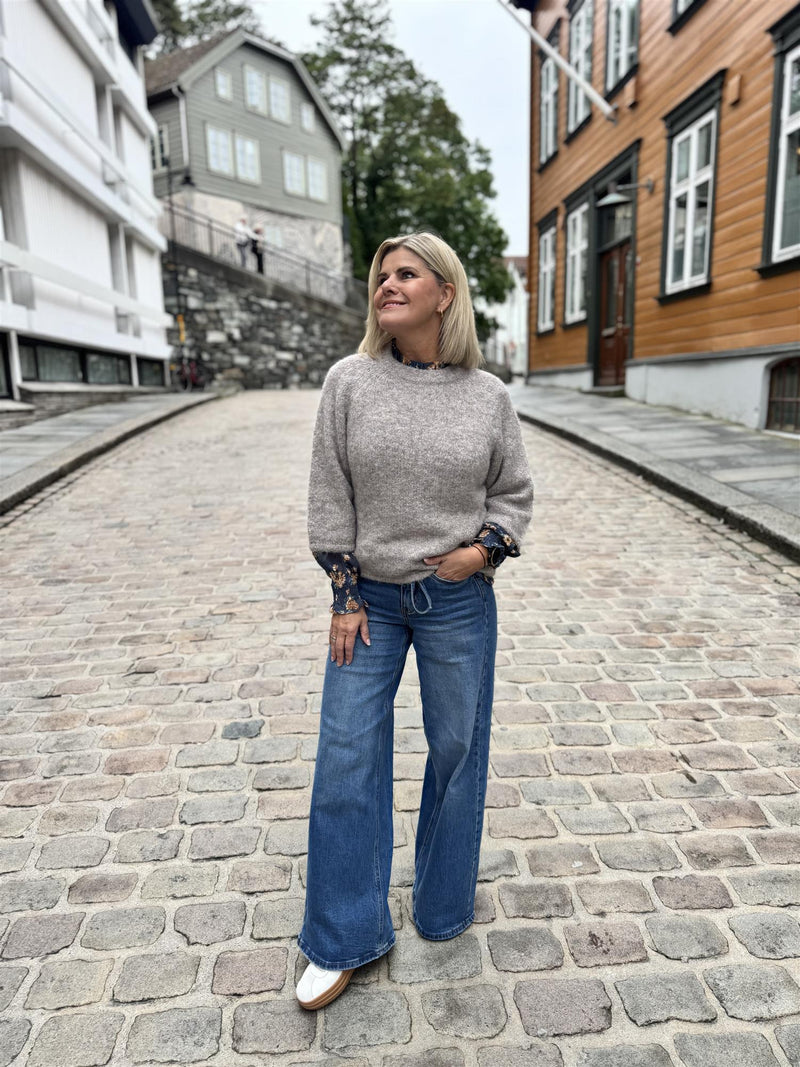 Stina Sita Jeansblå Med Blomster