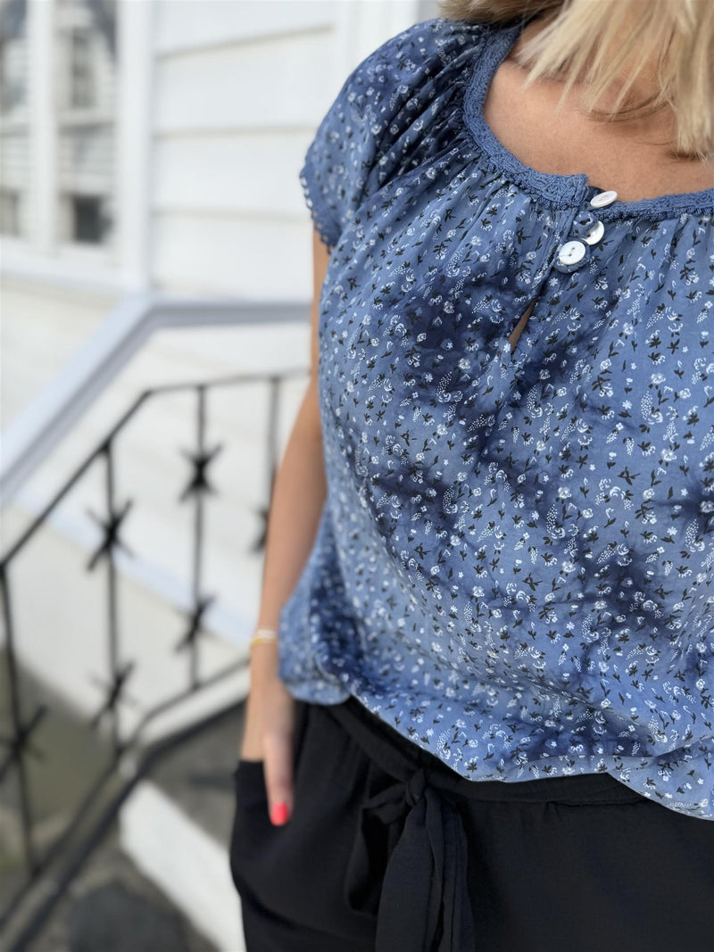 Ora Popsi Jeansblå Med Blomster