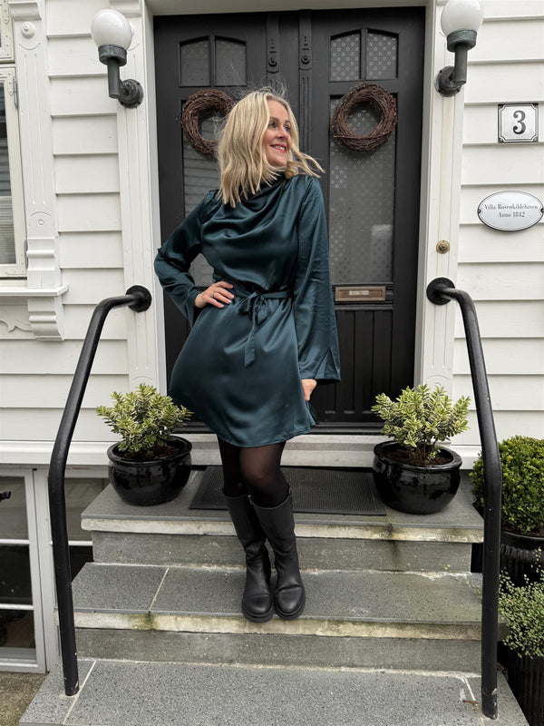 VIESTELLA L/S HIGH NECK SHORT DRESS Grønn