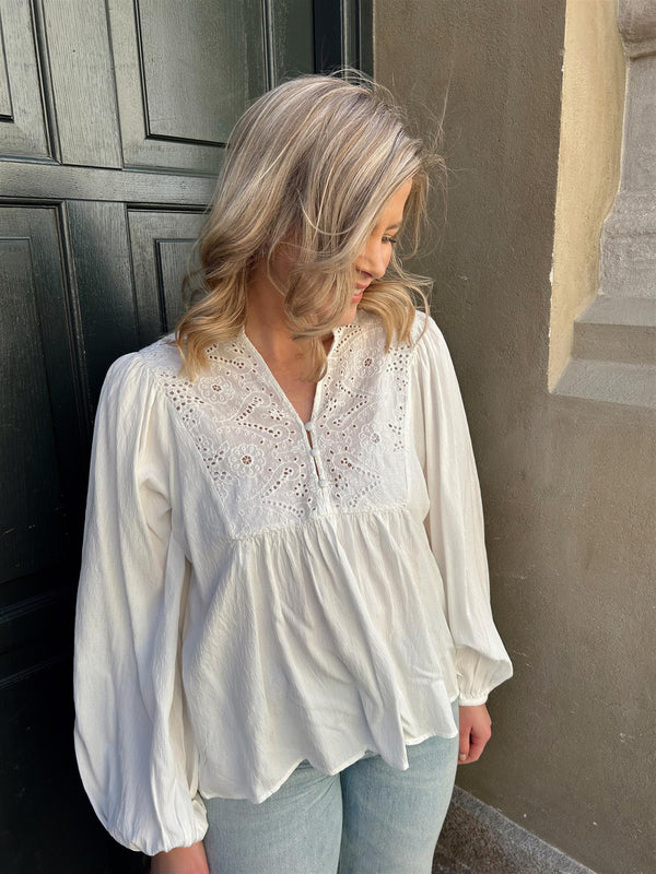 Tyra l/s Lace top Offwhite