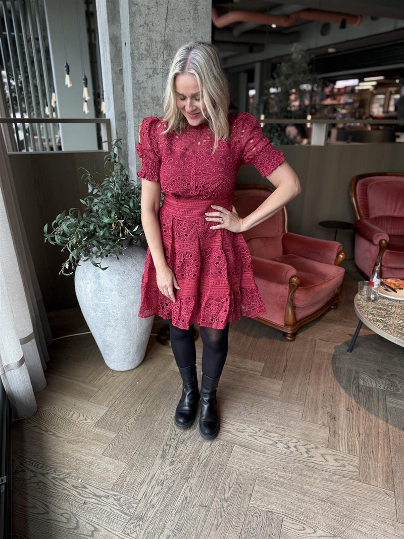 Eloise Lace Burgunder