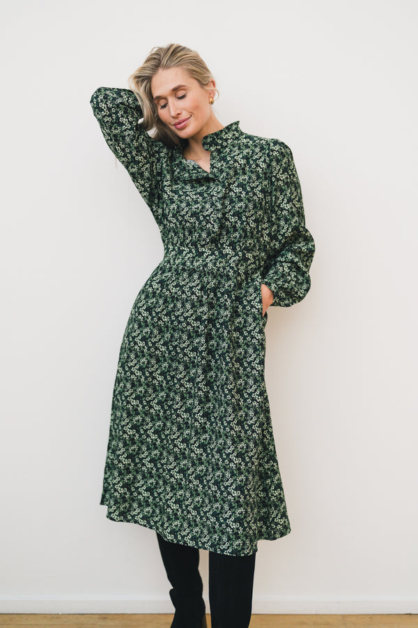 ASTRID MIDI DRESS Sort Med Grønne Blomster