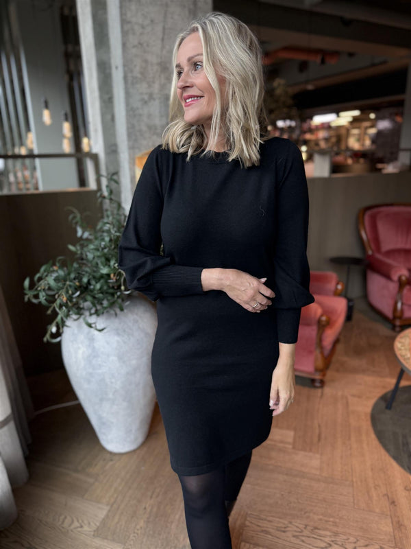 VIKERRY O-NECK KNIT DRESS Sort