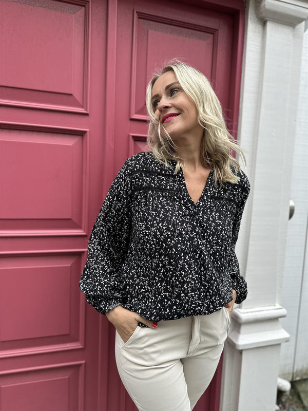 ADNEY BLOUSE Sort M Blomsterprint