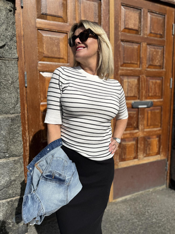 Spina Striped pullover Hvit Med Sorte Striper