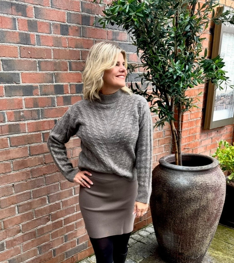 VIRELLI HIGHNECK L/S CABLE KNIT TOP Brun