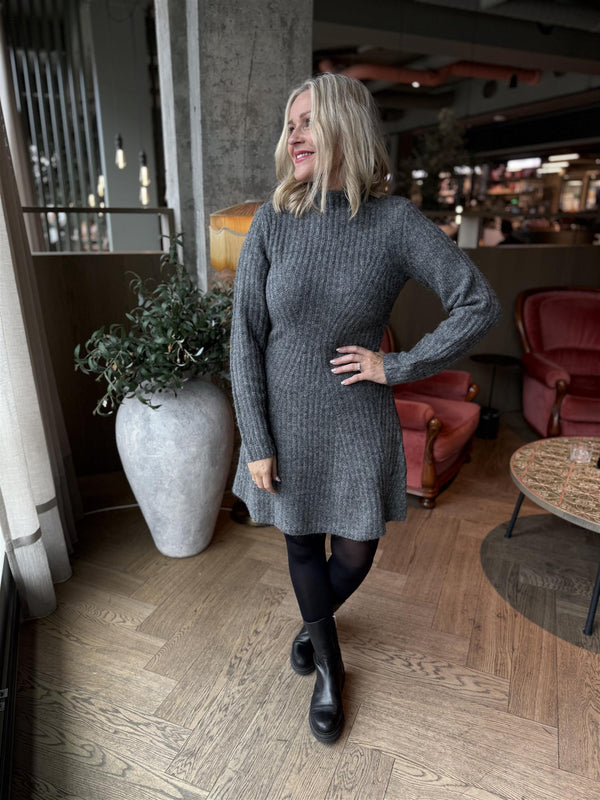 Dolly l/s knit dress Grå