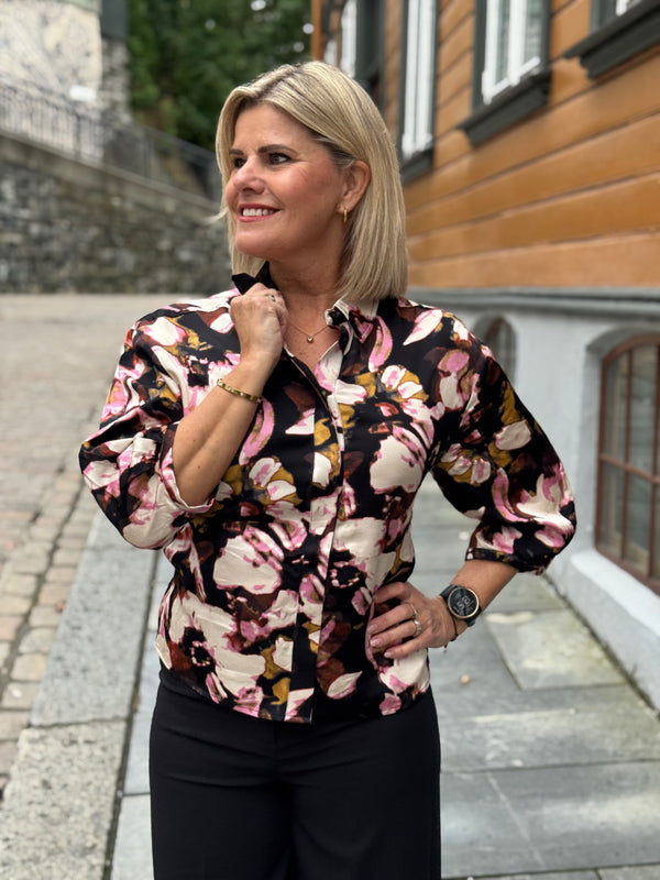 CINNA ELLY SHIRT Sort M. Blomster
