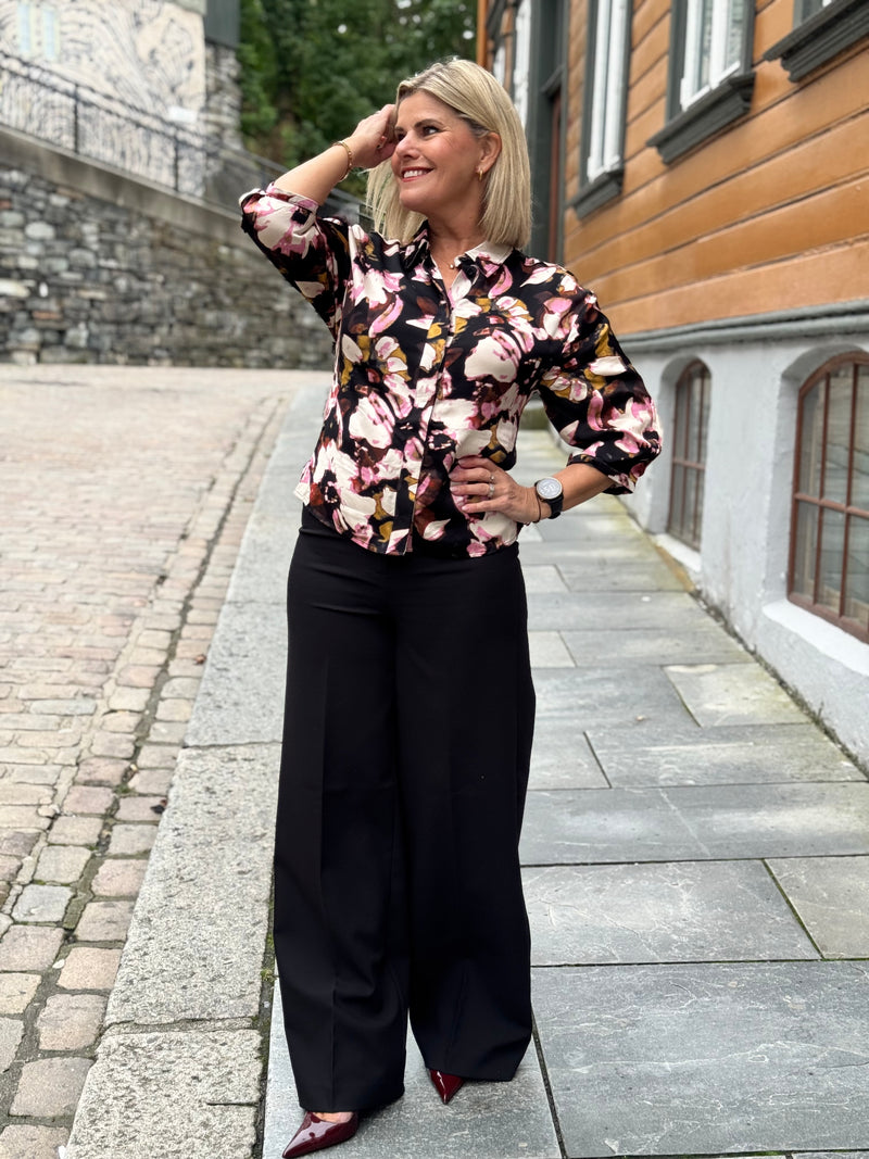 CINNA ELLY SHIRT Sort M. Blomster