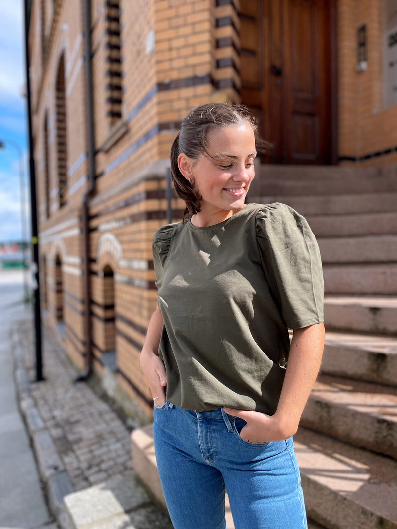 Fenja-Tee-Puff Olivengrønn
