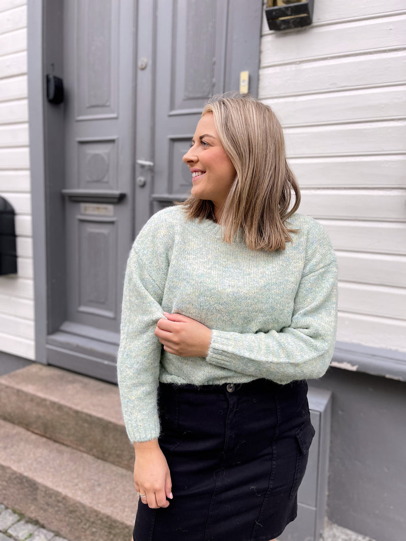 Knit o-neck Grønn Med Blå Og Gul Melering