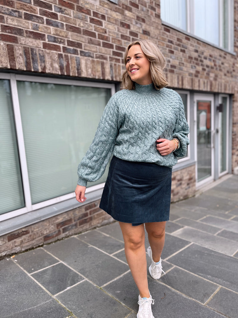 Vioya High Neck Cable Knit Sjøgrønn
