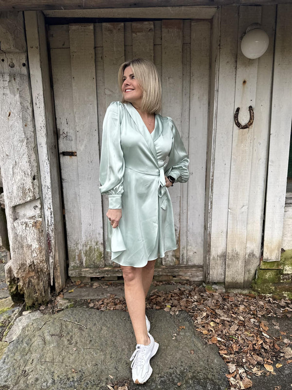 Vienna Ravenna LS Short Wrap Dress Pastellgrønn