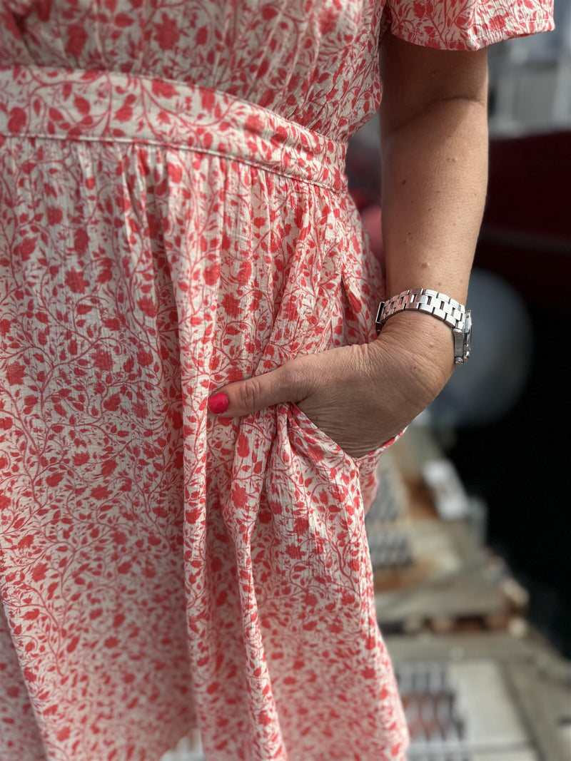 ASTRID DRESS Offwhite Med Rosa/Røde Blomster