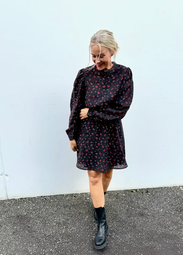 Nancy Shirt Sort M. Blomster
