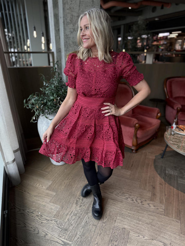 Eloise Lace Burgunder