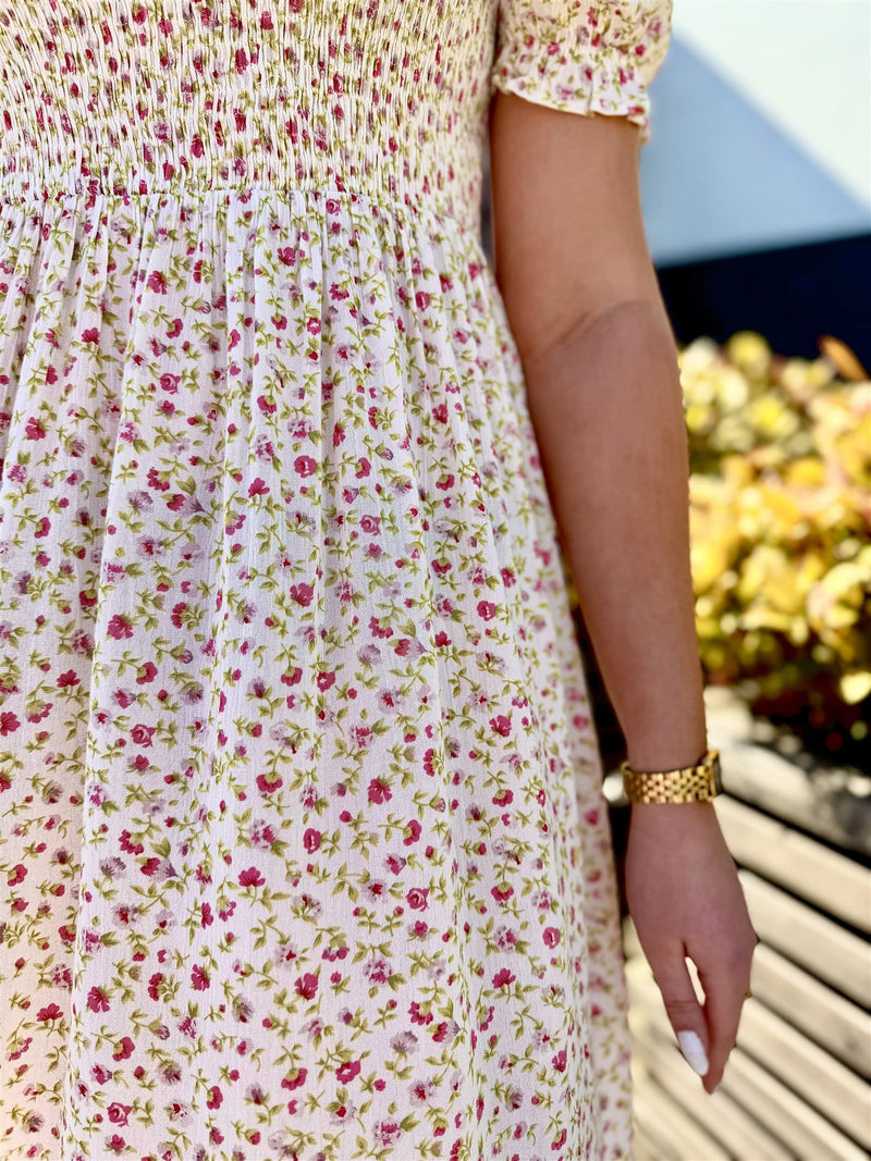 VIGREIS ANCLE DRESS Offwhite Med Rosa Blomster