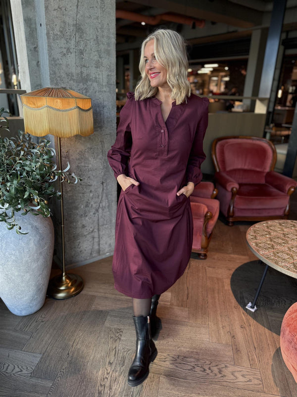 JOJO DRESS Burgunder