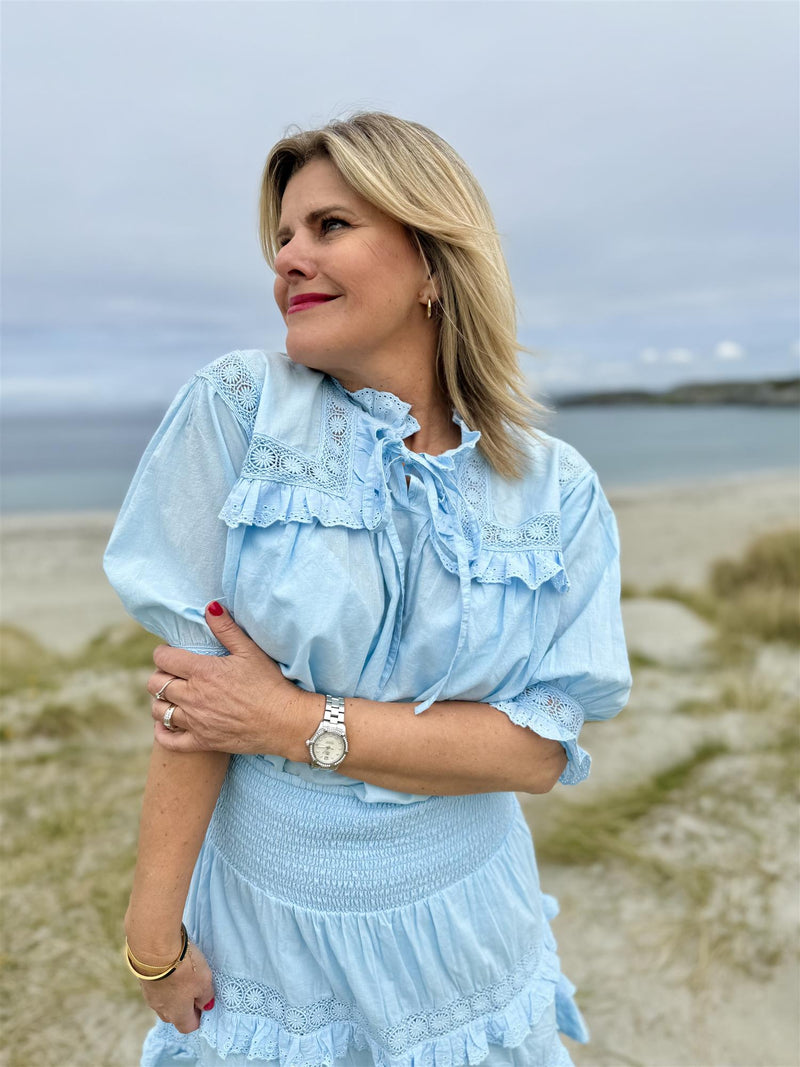 GERLINA BLOUSE Lyseblå