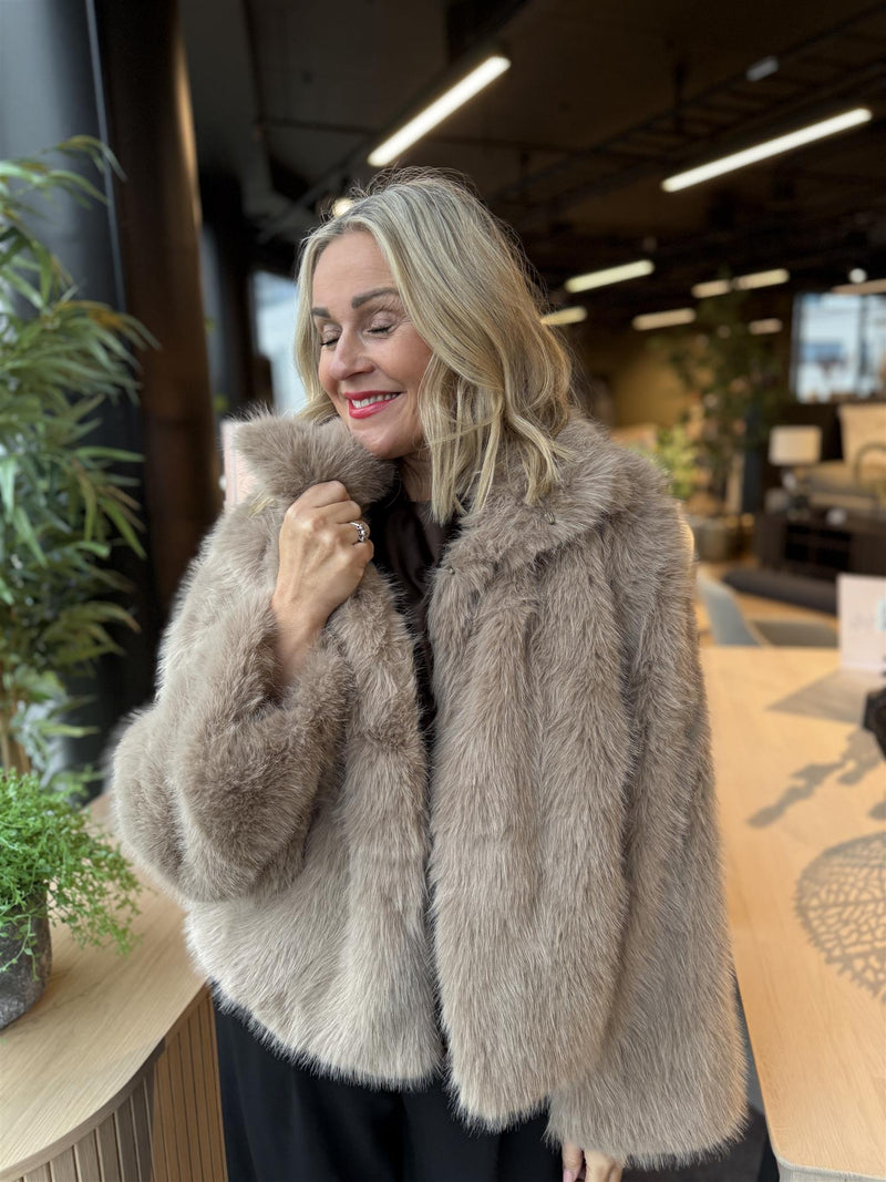 ALEXA FUR JACKET Lysbrun