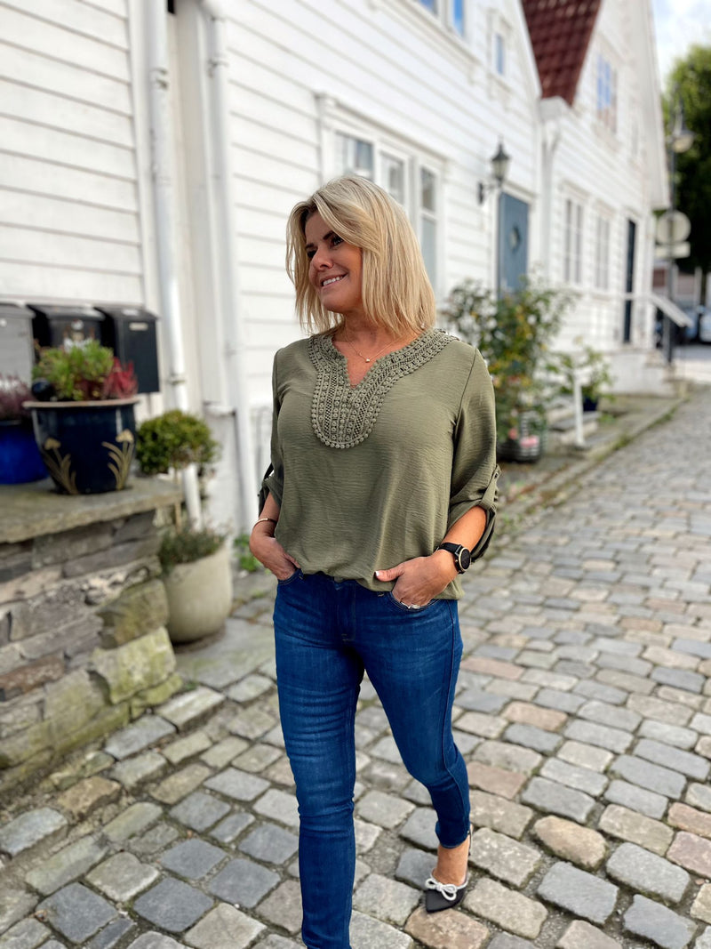Line uni Olivengrønn