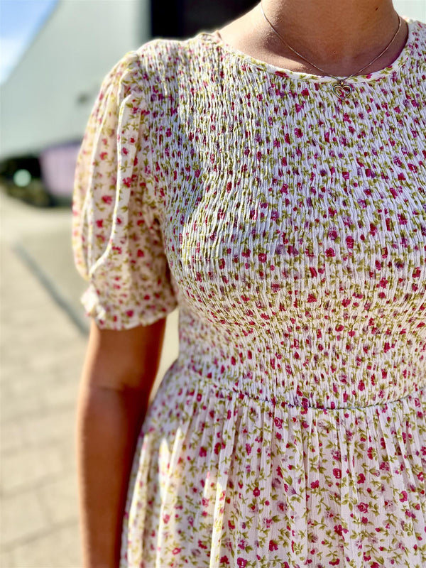 VIGREIS ANCLE DRESS Offwhite Med Rosa Blomster