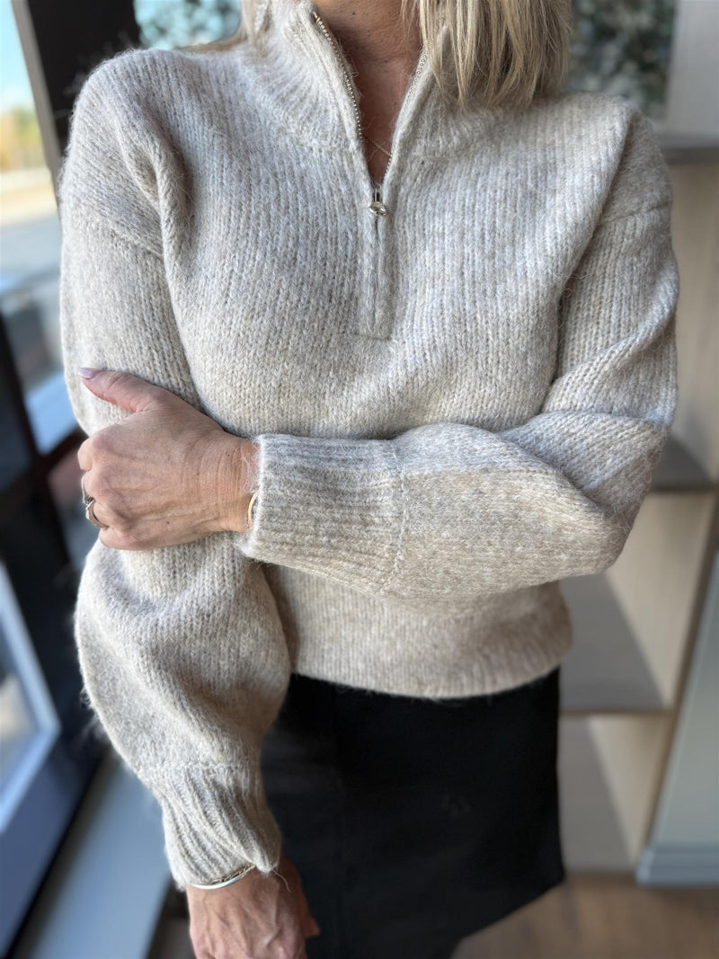 Ladie`s Oversized Sweather Beige