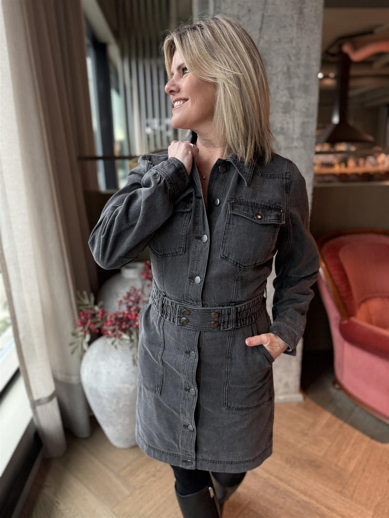 Rounova L/S short denim dress Svart