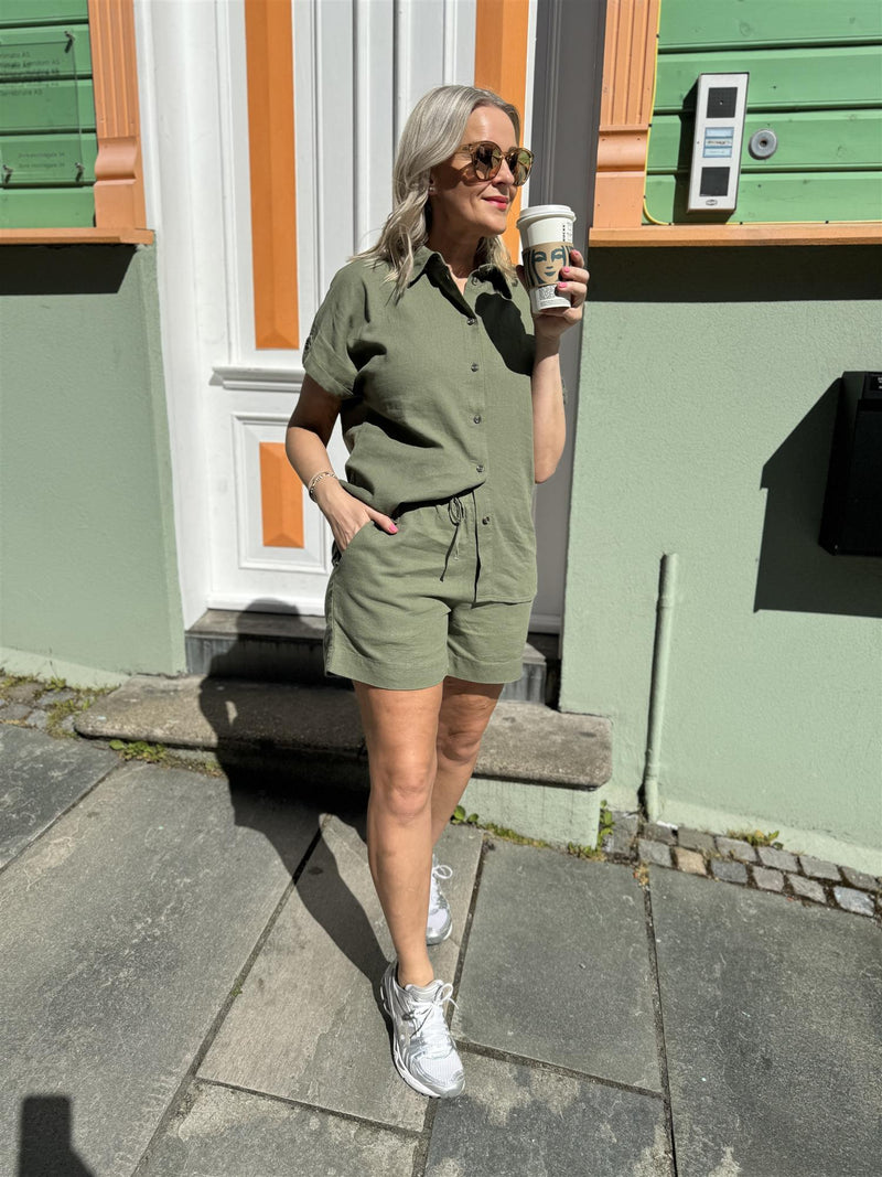 LAVA-SHORTS Olivengrønn