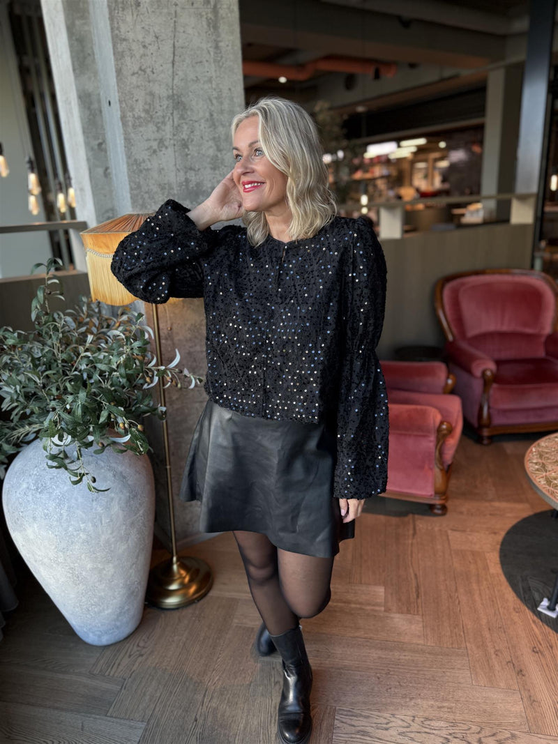 YASSERALA LS SHORT TOP Svart