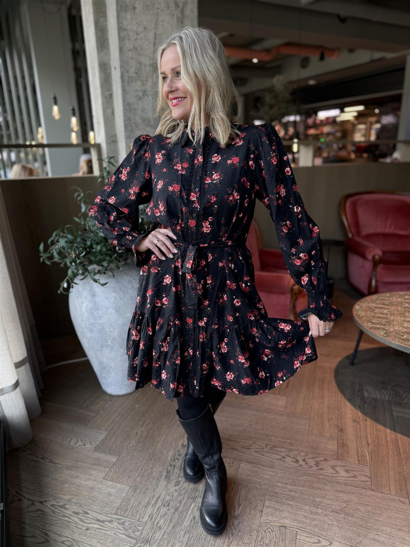 CLO SHIRT DRESS Sort M. Blomster