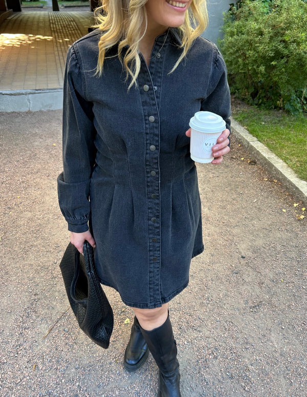 Visol L/S pleat denim dress Sort