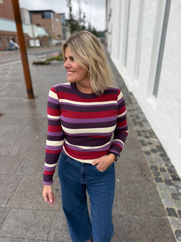 Minnie Knit Lilla Og Rød Med Beige Striper